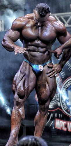 hgh-bodybuilder-on-stage-muscle-mass